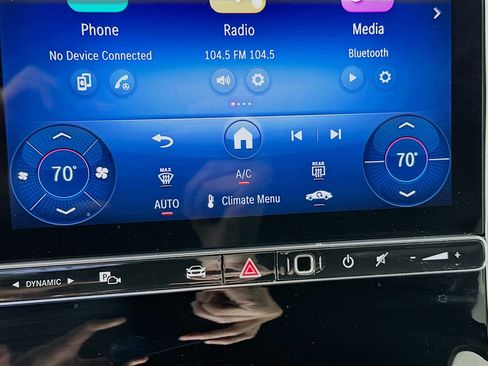 Used 2025 Mercedes-Benz GLC 300 4MATIC image 15