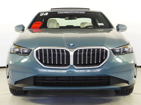 Certified 2024 BMW 530i w/ Premium Package RWD image 3