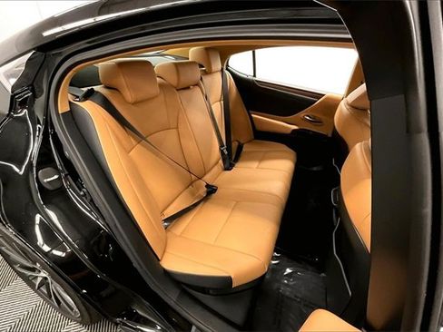 Used 2025 Lexus ES 300h w/ Premium Package image 23