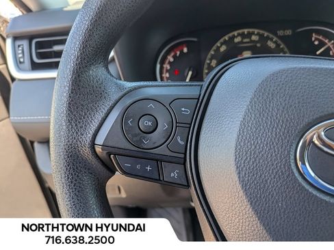 Used 2025 Toyota RAV4 XLE AWD/4WD image 25