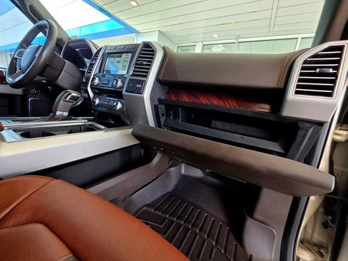 Used 2018 Ford F150 King Ranch w/ Equipment Group 601A Luxury AWD/4WD image 87