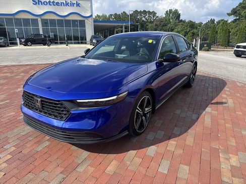 Used 2023 Honda Accord Sport image 1