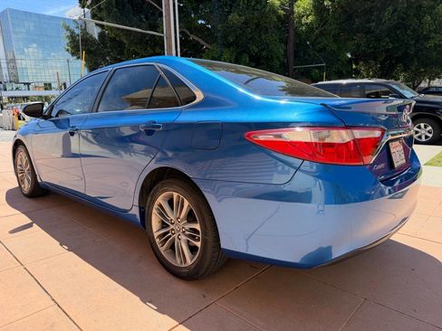 Used 2017 Toyota Camry SE image 4
