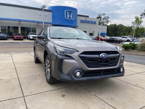 Used 2024 Subaru Outback Premium image 2