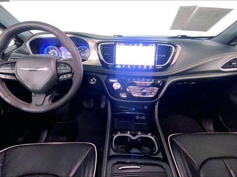 Used 2024 Chrysler Pacifica Limited w/ Uconnect Theater Family Group image 15