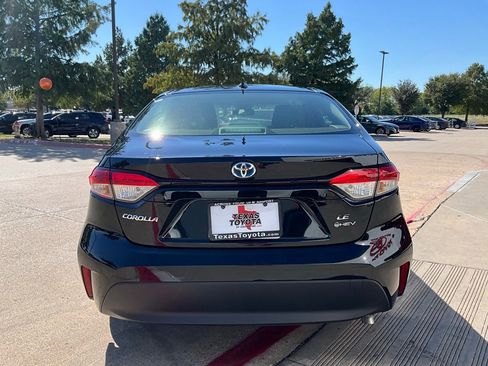 Used 2025 Toyota Corolla LE image 6