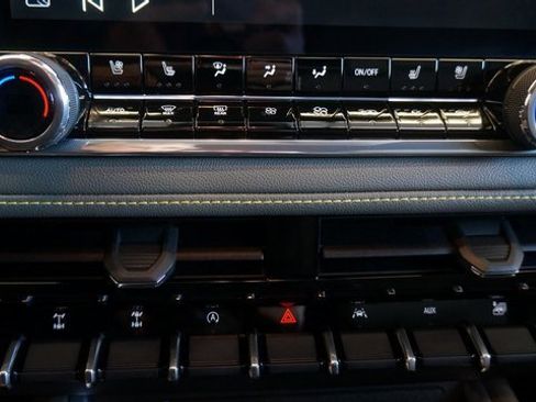 Used 2026 Chevrolet Colorado ZR2 w/ Technology Package image 18