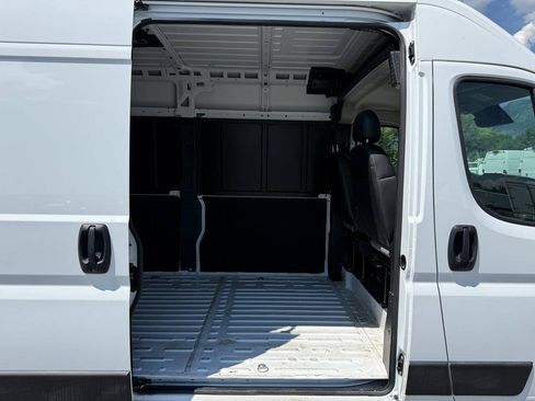 Used 2026 RAM ProMaster 2500 w/ Convenience Group FWD image 24