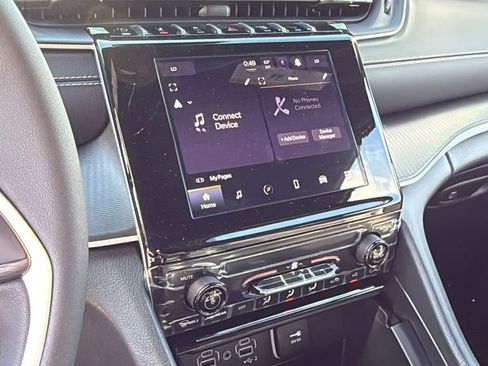 New 2025 Jeep Grand Cherokee L Laredo image 29