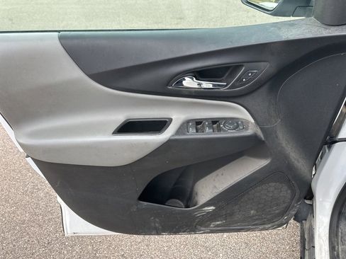 Used 2019 Chevrolet Equinox LS image 17