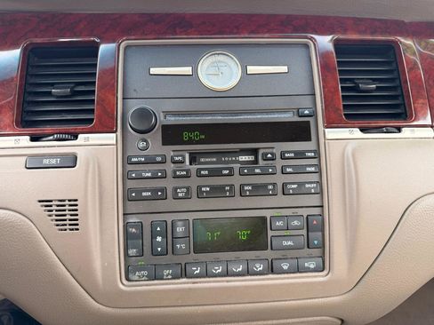 Used 2004 Lincoln Town Car Ultimate image 11