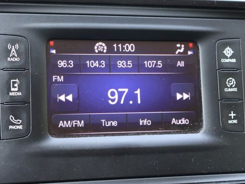 Used 2017 Chrysler Pacifica LX FWD image 14