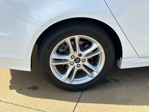 Used 2018 Ford Fusion SE FWD image 6