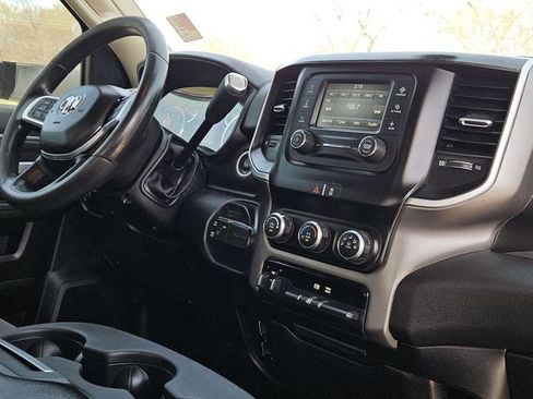 Used 2019 RAM 3500 Big Horn image 33