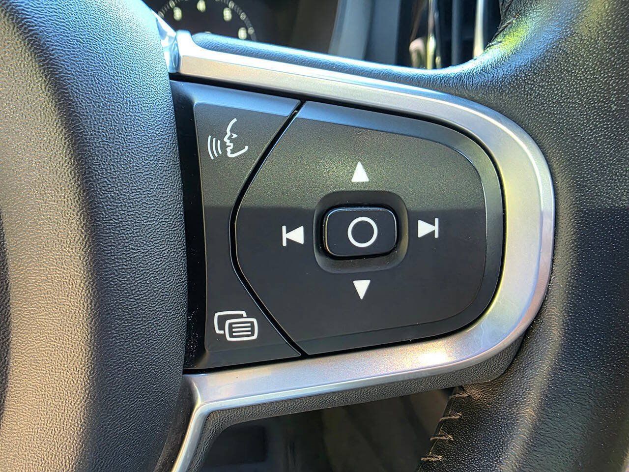 Used 2018 Volvo XC60 T6 Momentum w/ Convenience Package AWD/4WD image 23