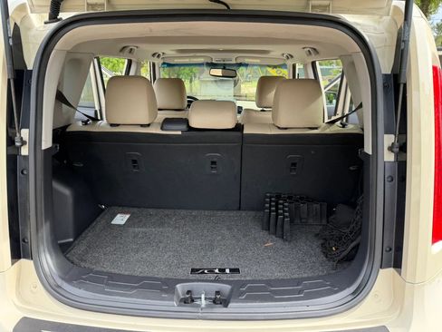 Used 2013 Kia Soul ! w/ Premium Pkg image 12