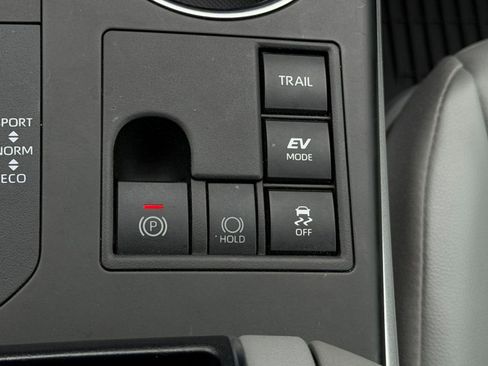 Used 2023 Toyota Highlander XLE image 34