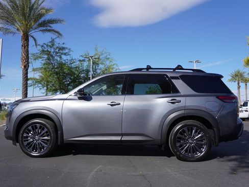 New 2026 Nissan Pathfinder SL image 2