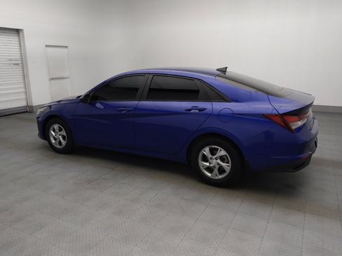 Used 2022 Hyundai Elantra SE FWD image 3