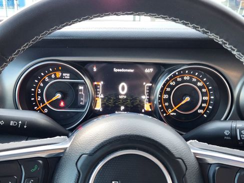 Used 2023 Jeep Gladiator Rubicon w/ LED Lighting Group image 16