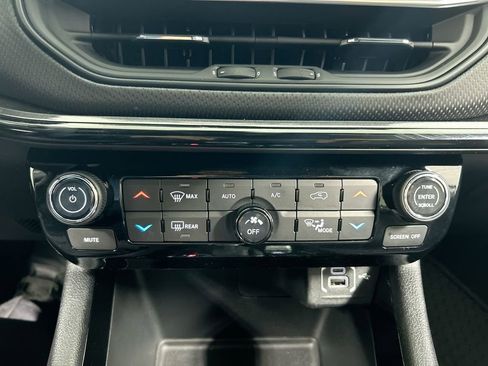 Used 2024 Jeep Compass Latitude w/ Convenience Group image 16