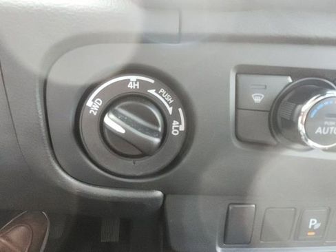 Used 2025 Nissan Frontier PRO-4X AWD/4WD image 27