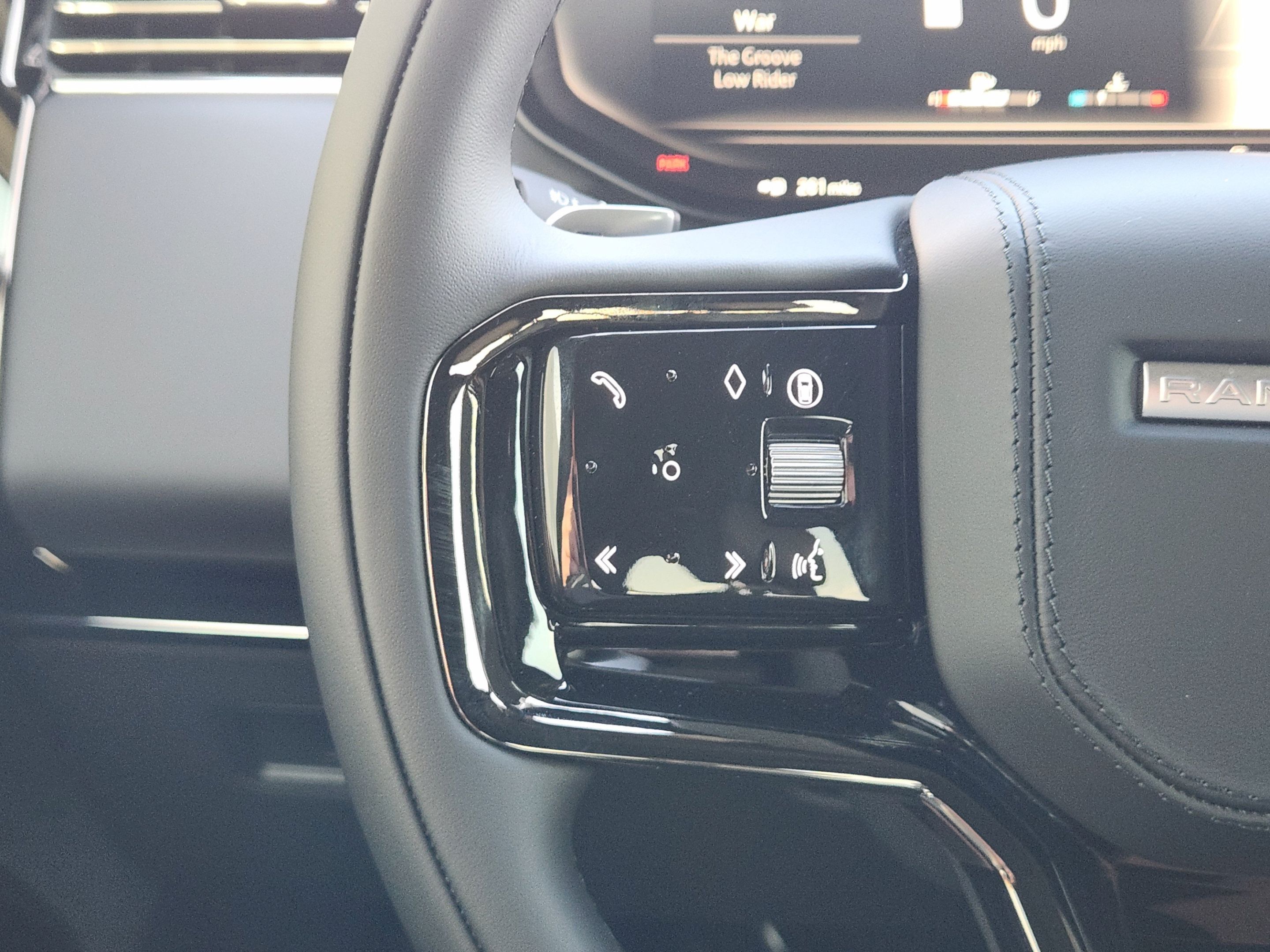 New 2026 Land Rover Range Rover Sport Dynamic SE AWD/4WD image 22