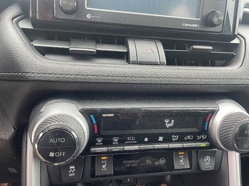 Used 2020 Toyota RAV4 XLE w/ Convenience Package image 21