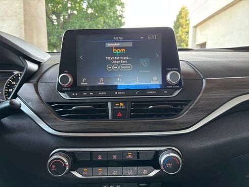 Used 2025 Nissan Altima 2.5 SV FWD image 16