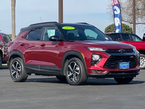 Used 2023 Chevrolet TrailBlazer RS w/ Sun and Liftgate Package image 2