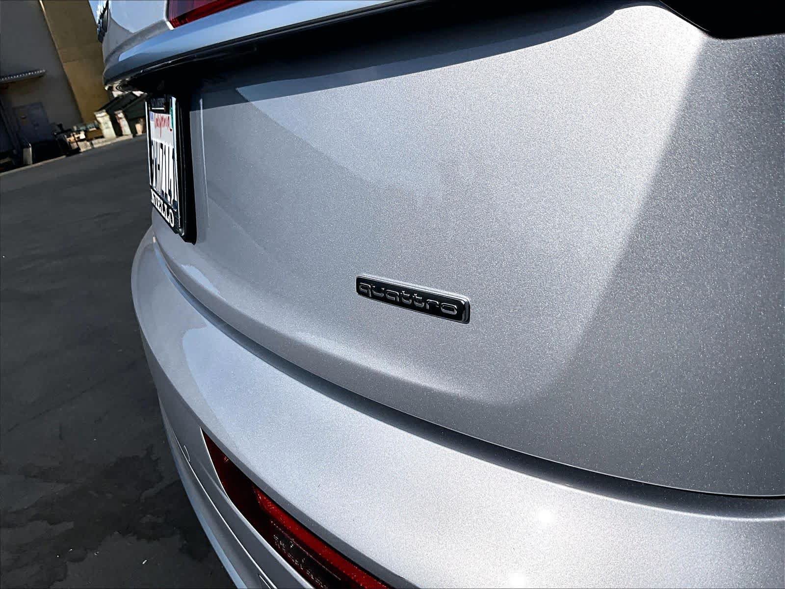 Used 2022 Audi Q5 e Prestige AWD/4WD image 10