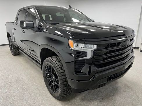 Used 2023 Chevrolet Silverado 1500 High Country w/ Technology Package image 3