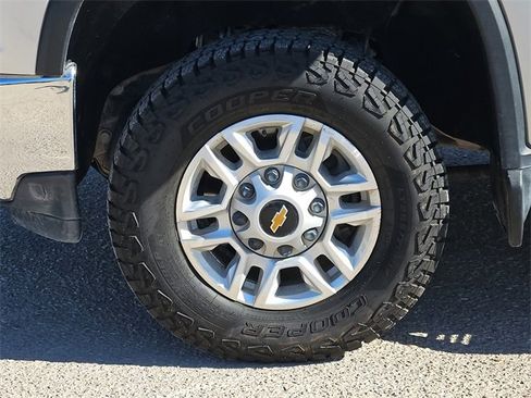 Used 2023 Chevrolet Silverado 2500 LT w/ Convenience Package image 8