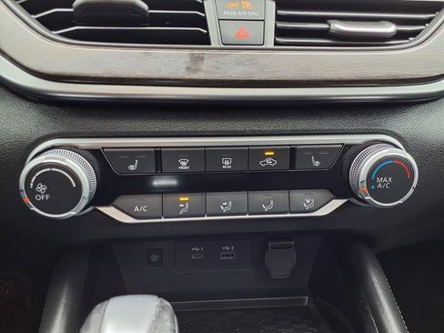 Used 2024 Nissan Altima 2.5 SV w/ SV Premium Package image 12