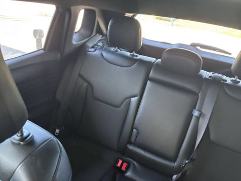 Used 2025 Jeep Compass Trailhawk AWD/4WD image 39
