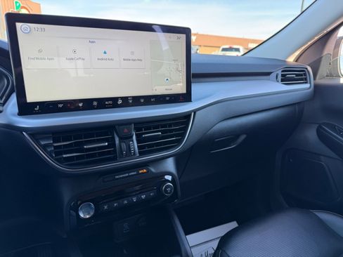 Used 2023 Ford Escape Platinum image 33