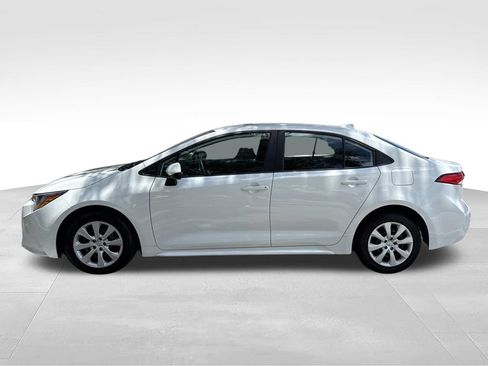 Used 2024 Toyota Corolla LE FWD image 2