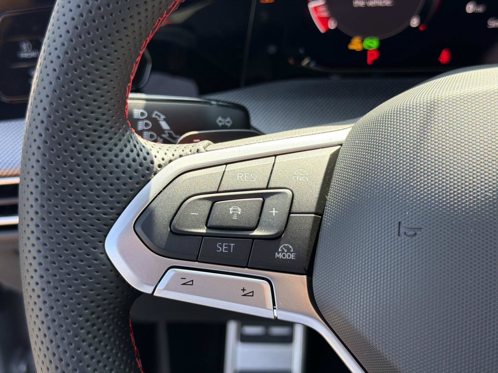 New 2026 Volkswagen GTI SE FWD image 19