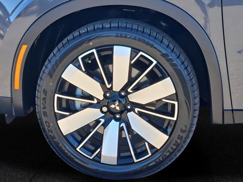 Used 2025 Mitsubishi Outlander SE image 9