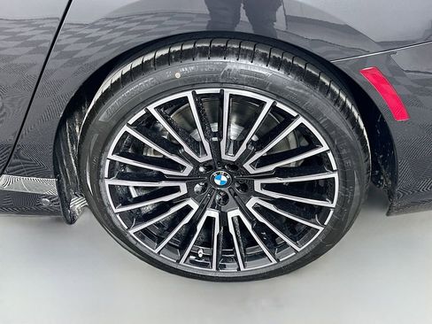 Used 2025 BMW i7 eDrive50 w/ Executive Package RWD image 23