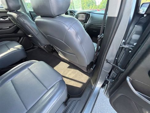Used 2019 Chevrolet Traverse Premier w/ Driver Confidence II Package FWD image 25