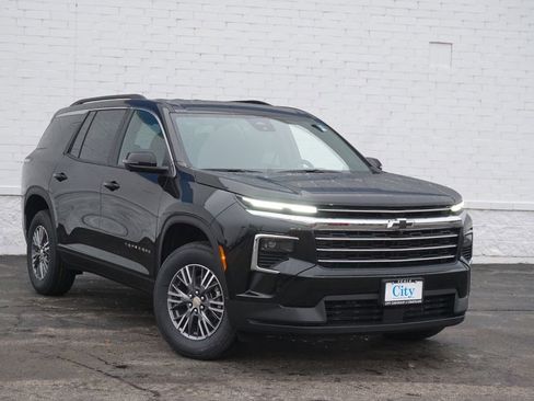 New 2026 Chevrolet Traverse LT image 2