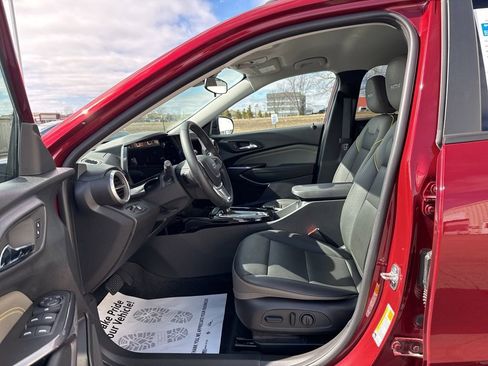 Used 2024 Chevrolet Trax ACTIV w/ Driver Confidence Package image 34