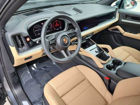 New 2026 Porsche Cayenne Base image 5
