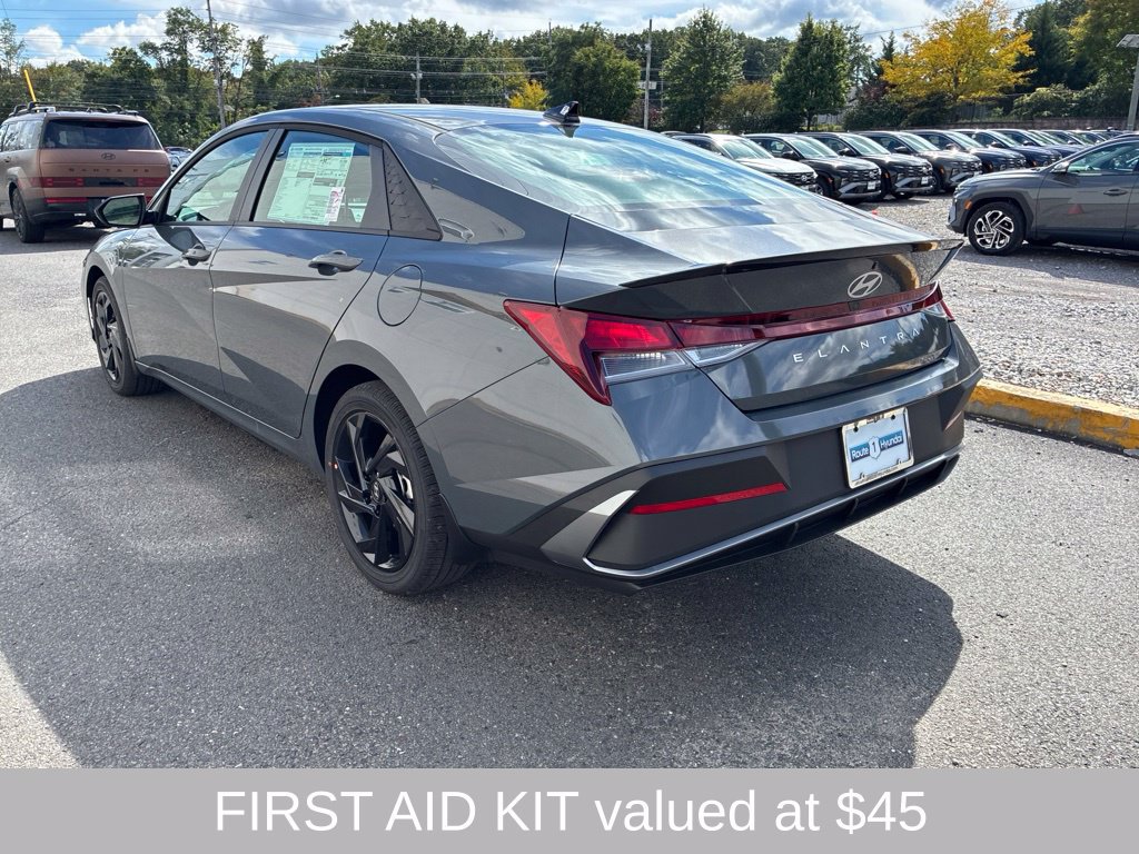 New 2026 Hyundai Elantra SEL Sport FWD image 5