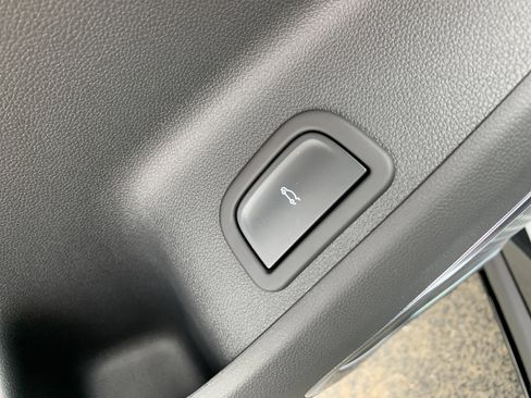 New 2026 Chevrolet Traverse High Country w/ LPO, Floor Liner Package image 9