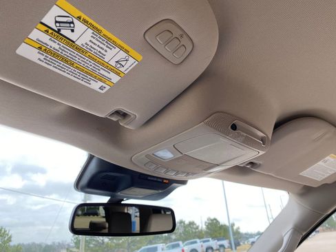 Used 2022 Ford Expedition XLT image 25