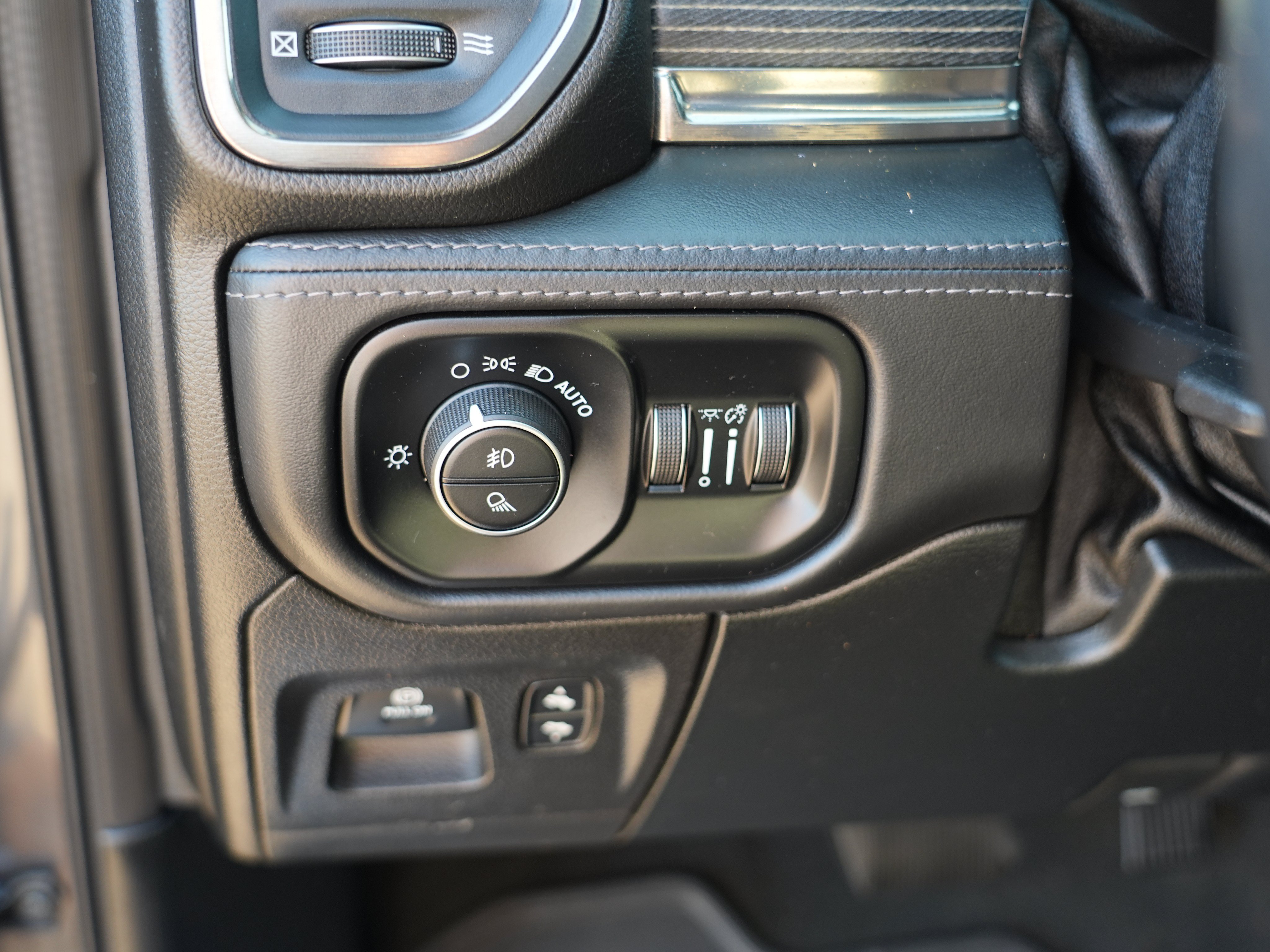 Used 2020 RAM 1500 Limited AWD/4WD image 16