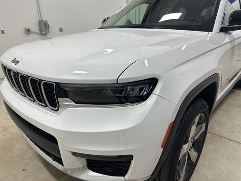 Used 2022 Jeep Grand Cherokee L Limited w/ Luxury Tech Group II image 6