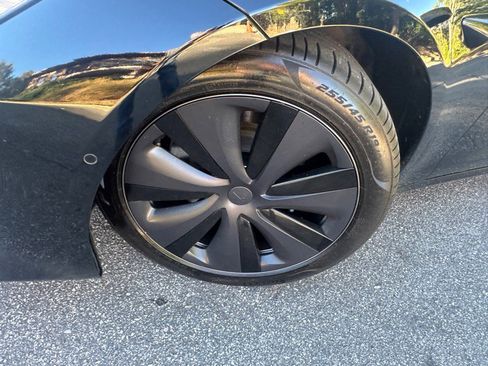 Used 2022 Tesla Model S AWD image 15